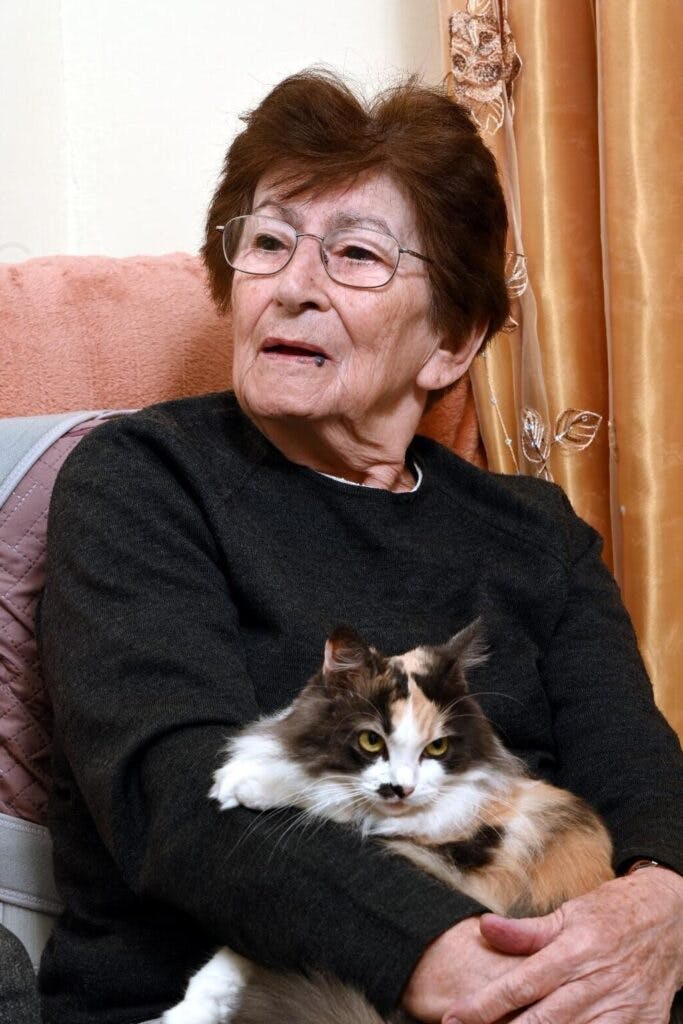 Ada Botenko with her cat (ICFJ)