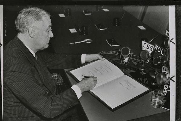 FDR giving a press concerence during the war