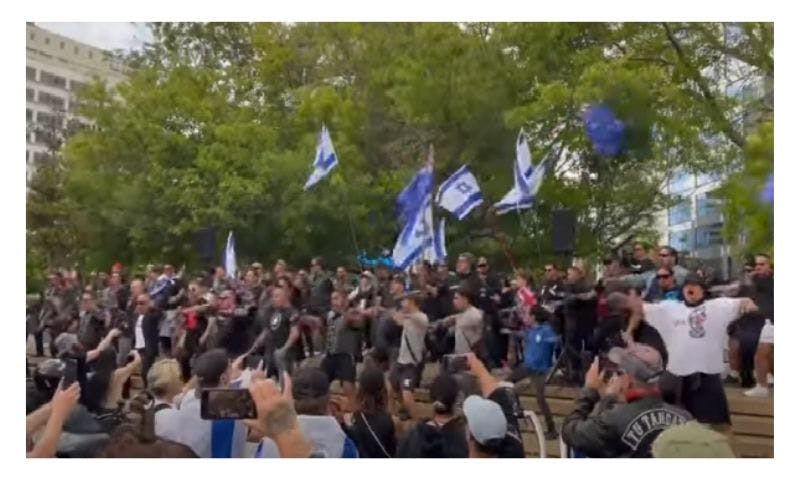 Haka against antisemitism 'scares off' pro-Palestinian rally
