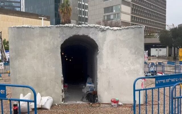 A mockup of a Hamas tunnel built in Tel Aviv’s Hostages Square (Hostages and Missing Families Forum).