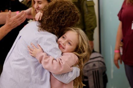 Emelia Aloni reunited with her family on November 25, 2023 (Schneider).
