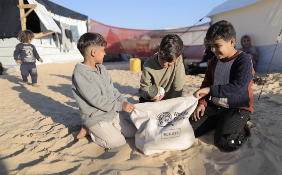 Children in Gaza with a World Central Kitchen food package